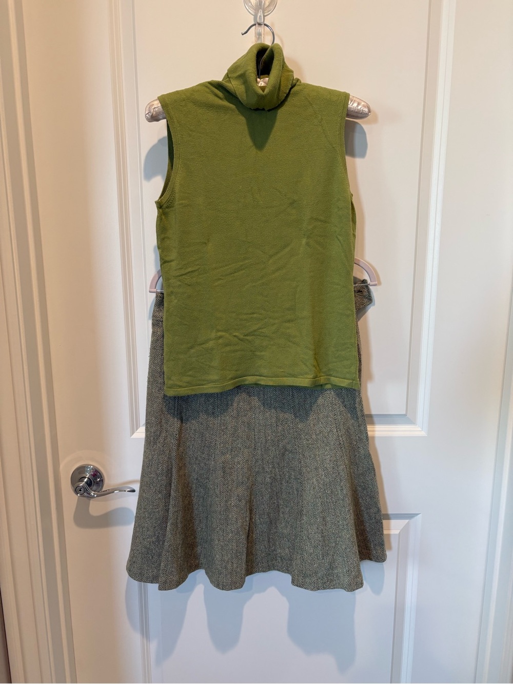 Ann Taylor Olive Green Sleeveless Turtleneck Knit (M)Top with skirt (2)